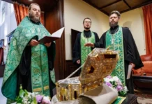 В Екатеринбург доставлены святые мощи преподобной Евфросинии Полоцкой dbb7944d-2478-4e7a-be7a-c4d23a75b6ae-676bd4ca