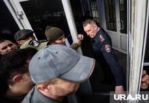 Новый проект МВД: прозрачность информации о нелегальных мигрантах в России Мигранты у экзаменационного отдела ГИБДД Екатеринбург