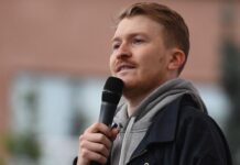 Комик Данила Поперечный продолжает оспаривать статус иноагента в суде fc25721a-3fdb-411d-b718-6c01e166ec1e-678f8571