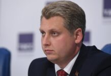 Памятник Ленину в Ирбите превратился в новогоднего волшебника 01c4b9d4-3f1b-48ce-9e66-da09a5f9f211-67bf8aa0