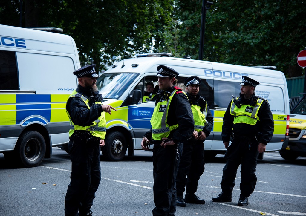 Автомобиль въехал в толпу людей в ночь на Рождество в Лондоне