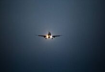 Лайнер совершил успешную посадку после инцидента с лобовым стеклом 1ca92bd8-acfb-4491-bf4f-5d76e74dc1df-67ae2110