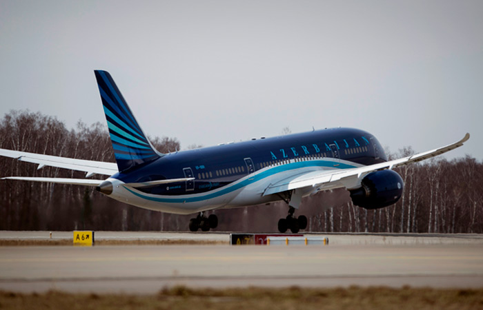 "Азербайджанские авиалинии" приостанавливают полеты в семь городов РФ