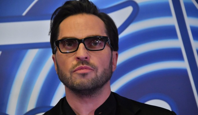 Убирайте камеры: Ревву окружила толпа красоток