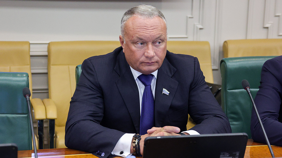 Суд продлил арест экс-сенатору Савельеву на 2,5 месяца