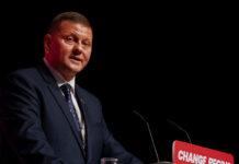 Мистическое предсказание войны: шокирующее откровение Залужного о встрече с гадалкой 7c58dd24-ce93-4260-a2ba-c03db19d46ea-67c71361