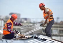 В Москве проведут капитальный ремонт более 700 крыш жилых домов в 2024 году ef0df2c4-2ba6-43cf-a717-a5d323a345f4-67c184be