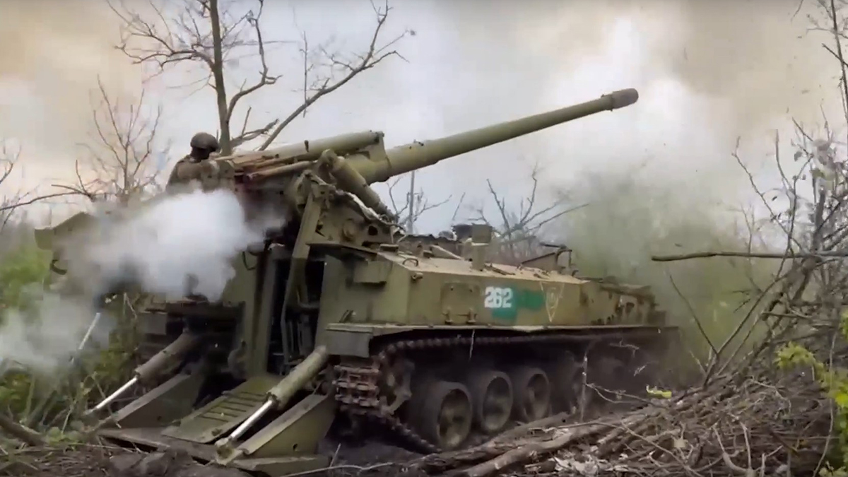 Рогов назвал символичным продление на Украине военного положения до 9 мая