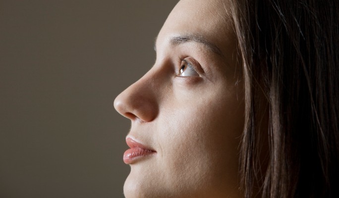 Косметолог назвала методы борьбы с отечностью лица: записывайте