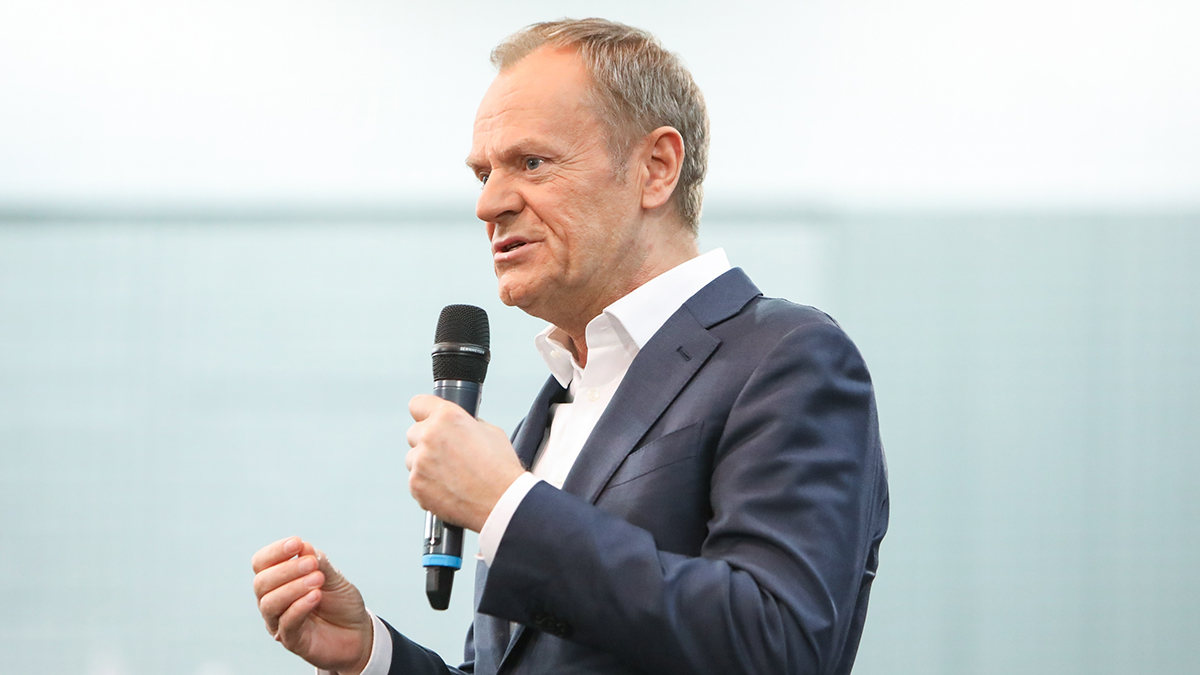 Туск пригрозил Орбану последствиями за блокировку новых антироссийских санкций