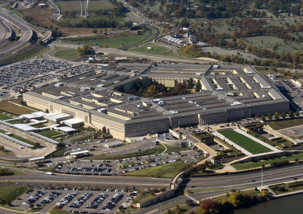 Трамп планирует сокращение отделов в Пентагоне