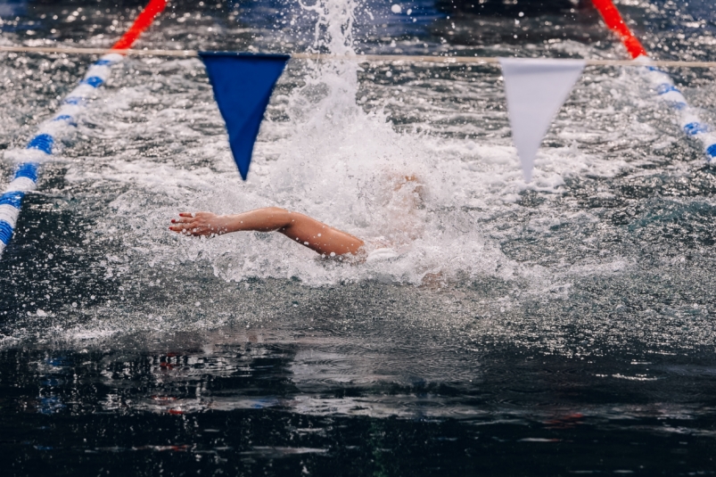 зимнее плавание, плавание, открытая вода, дорожка в бассейне, пловцы Евгений Кулешов, ИА PrimaMedia