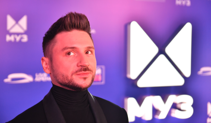 Психолог объяснила чрезмерный трудоголизм Лазарева: Попытка уйти от внутренних проблем