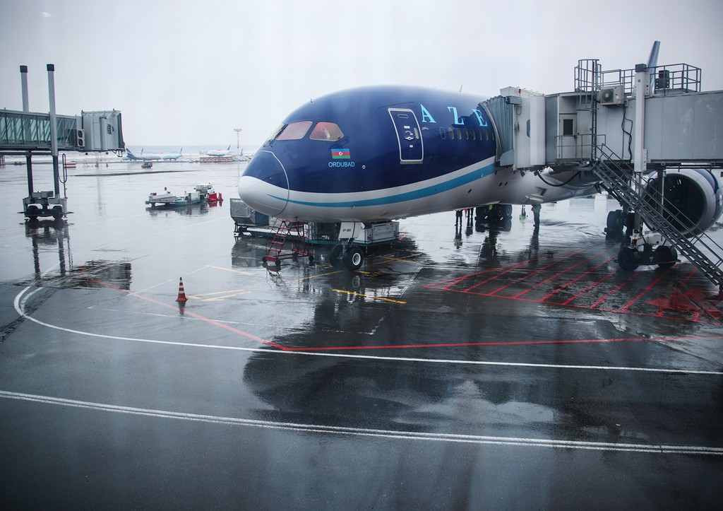 AZAL отменила рейс из-за закрытия неба над Казанью