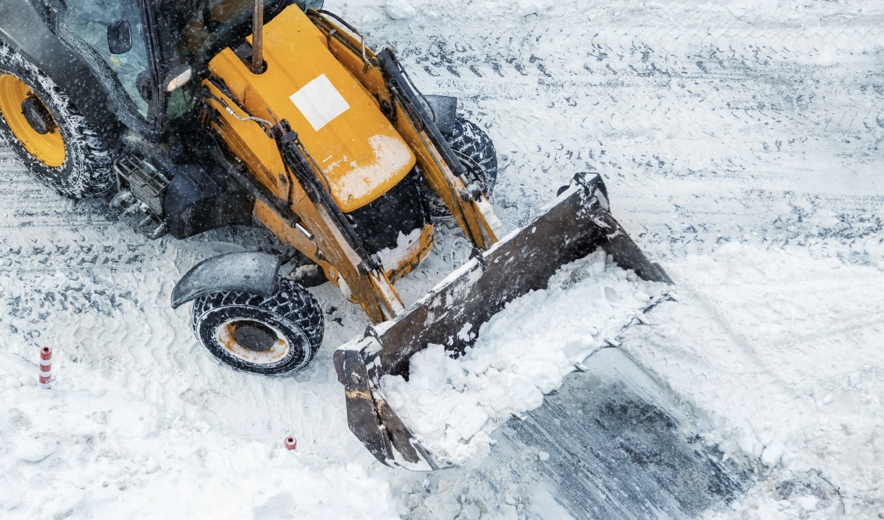 Силовики задержали мужчину, который на тракторе пытался уехать от полиции