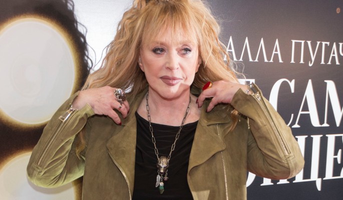 Крики, галдеж, беспробудное пьянство: Дом Пугачевой полыхает в огне