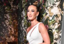 Бузова отправилась покорять новые горизонты в Поднебесной b0dd3b34-7062-4589-9b80-de6405c4e6f4-67d5e14c