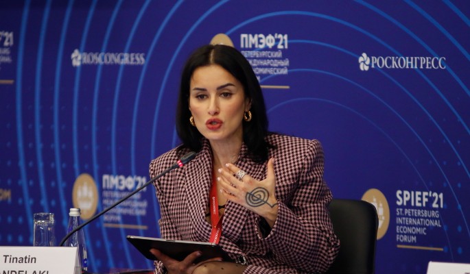 "Облысевшая, мокрая вся": обалдевшая Канделаки сорвалась на крик