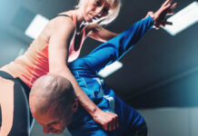 Юридические тонкости самообороны разъяснил адвокат Карабанов MaleAndFemaleFightersSelf-defenseTechnique