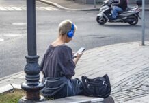 Любимые мелодии вместо гудков у россиян в 2023 году beb4d38f-2ea0-47aa-b603-1e5513d482da-67e436f7