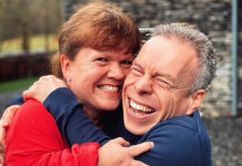 Известный актер Уорвик Дэвис ищет справедливости после утраты супруги cd760173-ada6-4465-a798-1ae61f2fdc8b-67d34027