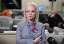 Эксперт рекомендует Ларисе Долиной путь мирного урегулирования квартирного вопроса Певица Лариса Долина посетила единый пункт отбора на военную службу по контракту