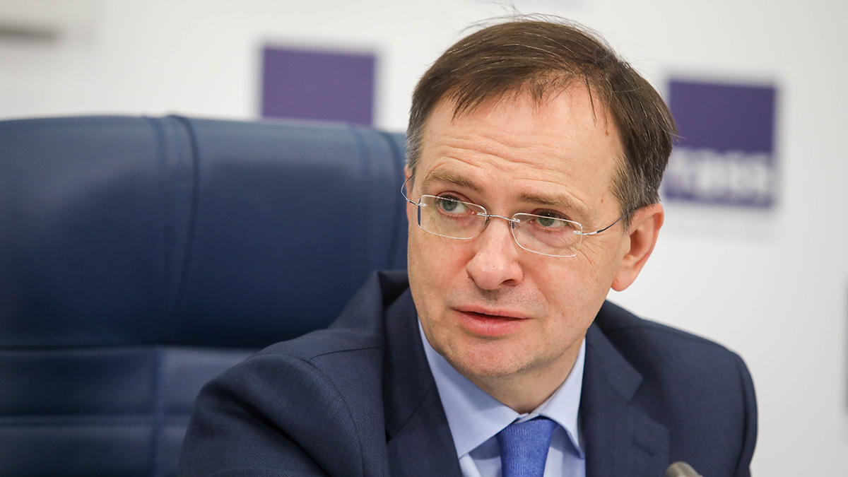 Почему российским звездам отменяют концерты: ответ Мединского