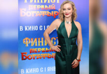 Душевная встреча: Юлия Пересильд собрала всю семью на праздничном фото e5bb21b1-347f-472d-be4b-1d7e2c24f2b0-67d0a590