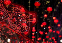 Красочные традиции встречи года Зеленой Деревянной Змеи в Китае Открытие фестиваля Китайский Новый год в Москве