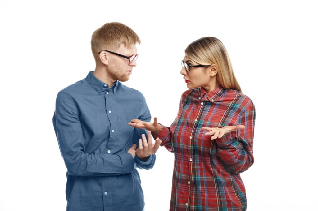 пара выясняет отношения