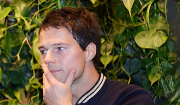 А как же Акиньшина? Козловский жмется с очередной девицей