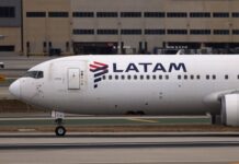 Пассажирский самолет благополучно вернулся в аэропорт после столкновения с птицей 15f8a9da-d96c-424a-a688-a753a505a28f-680bfb01