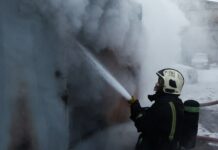 Драматичные кадры пожара на нефтебазе после атаки беспилотников в Краснодарском крае 3772d580-88d2-41bb-b29a-f25196dc750c-67f6553f