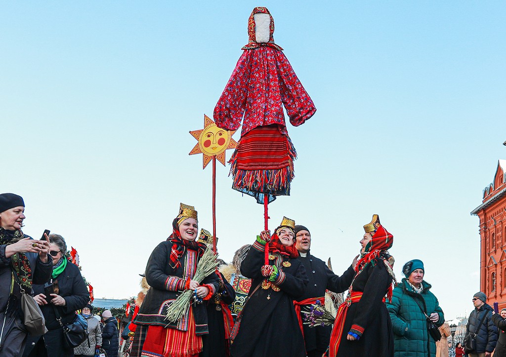 Четверг — «Разгуляй»: традиции четвертого дня Масленицы