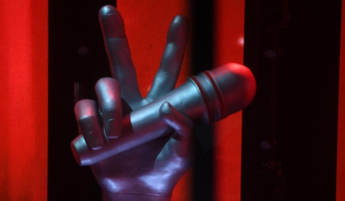 "Просил меня еще и еще": участник "Голоса" о встрече с Аксютой и критике Гагариной