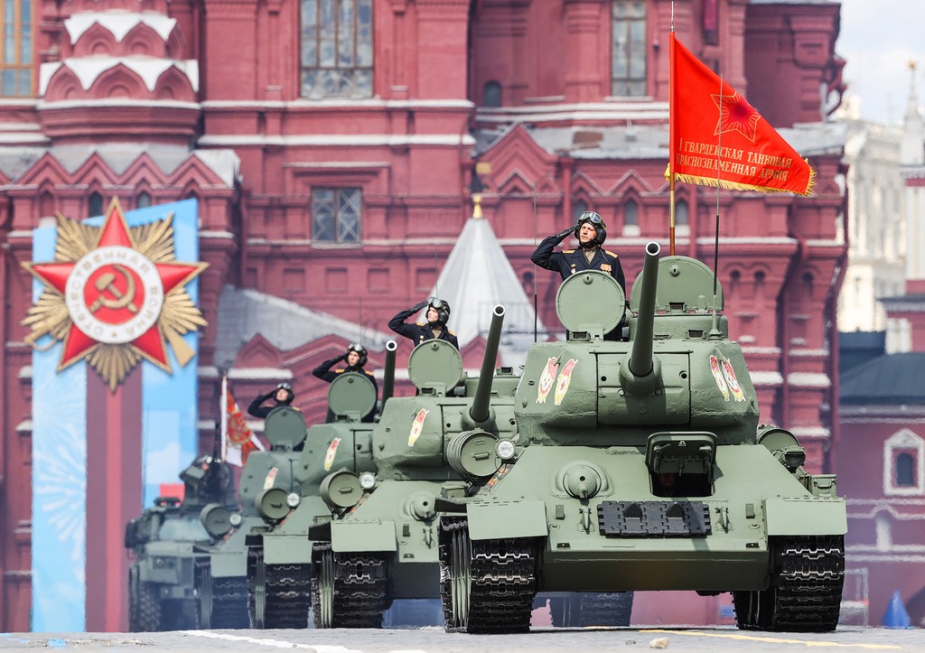 «Верность памяти»: сенатор о лидерах, которых пригласили на парад Победы