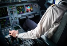 Профессионализм второго пилота спас рейс после происшествия на борту c02d3b46-75a9-4115-970b-c0b6ab37f5ad-67f977ab