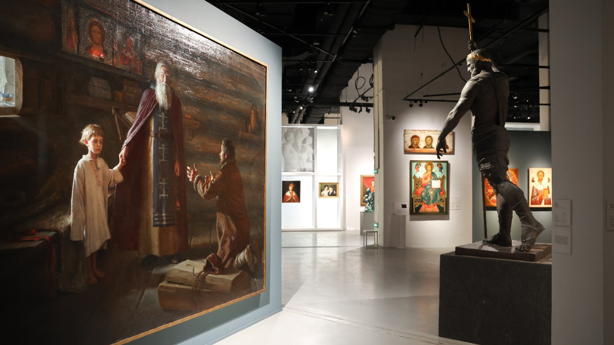 В «Зарядье» открылась выставка к 95-летию Ильи Глазунова