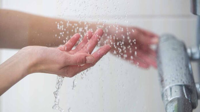 WomanTakingAShowerAtHome-FemaleHandsTryimg