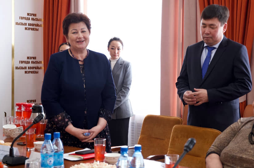 Глава города Кызыла Ирина Казанцева и мэр Карим Сагаан-оол в 2023 году