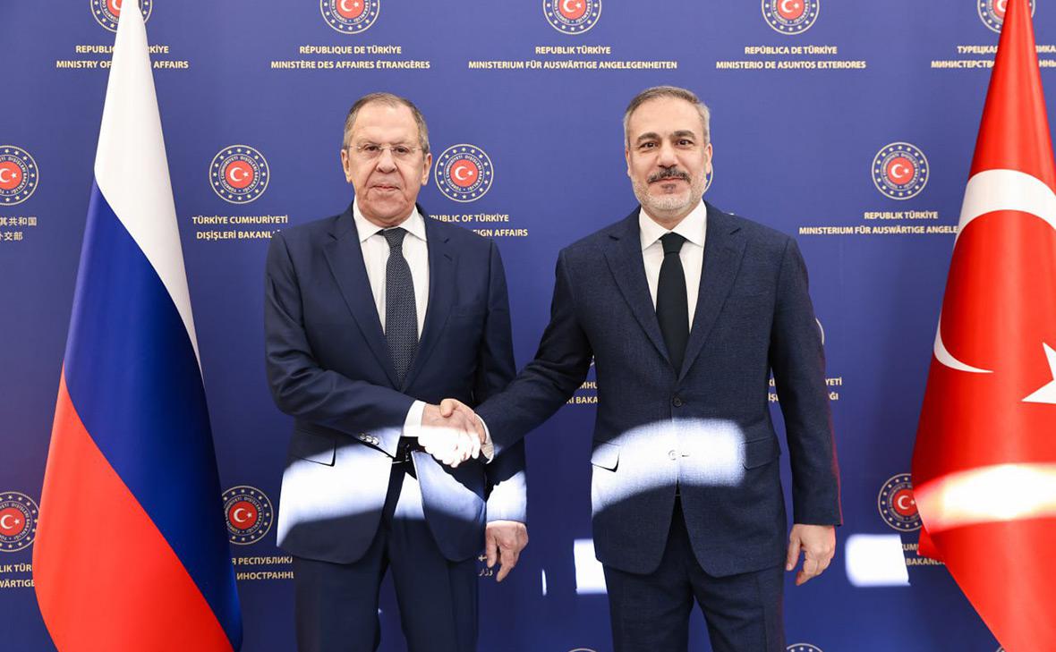 Сергей Лавров (слева) и Хакан Фидан (МИД России)