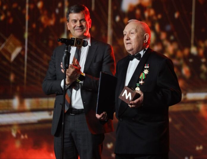 Профессор из Екатеринбурга удостоен премии Общества «Знание»-0