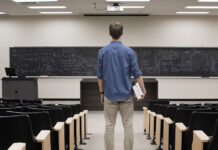 Юрист Русяев объясняет важность поддержки студентов после 18 лет yurist rusyaev obyasnyaet vazhnost podderzhki studentov posle 18 let-todey-ru-174060520600-0