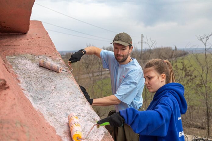 Алексей Вихарев - восстановление памятников в ДНР