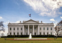 Белый дом и Каролин Левитт уверенно опровергают слухи о секретном чате с Пит Хегсетом belyj dom i karolin levitt uverenno oprovergayut sluhi o sekretnom chate s pit hegsetom-todey-ru-174300736400-0