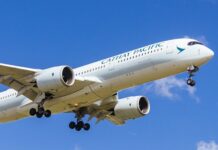 Безопасная посадка авиалайнера после нештатной ситуации в воздухе bezopasnaya posadka avialajnera posle neshtatnoj situaczii v vozduhe-todey-ru-174136748200-0