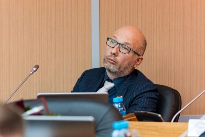 gennadij shulga i zakonodatelnoe sobranie primorya izuchayut prichiny otsutstviya deputata-todey-ru-174204224600-0