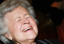 Ирина Антонова на Новодевичьем кладбище в Москве — память в цветах и сердцах irina antonova na novodevichem kladbishhe v moskve pamyat v czvetah i serdczah-todey-ru-174283849200-0