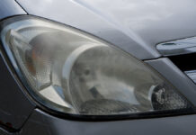 Новые правила дорожного движения: как изменения повлияют на водителей DullCarHeadlightsTheLampHasNotBeenReplacedFor