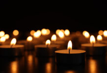 Память о мужестве и доброте: светлая история принца Фредерика BurningCandlesOnDarkSurfaceAgainstBlackBackgroundCloseup